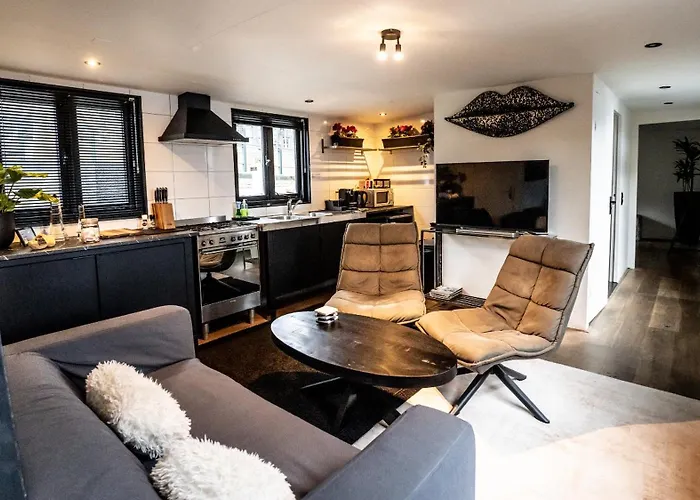 Houseboat-Amsterdam Hotel